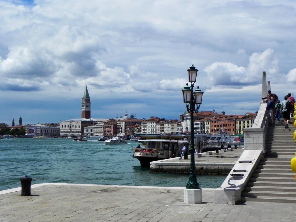 Apartment Biennale 252